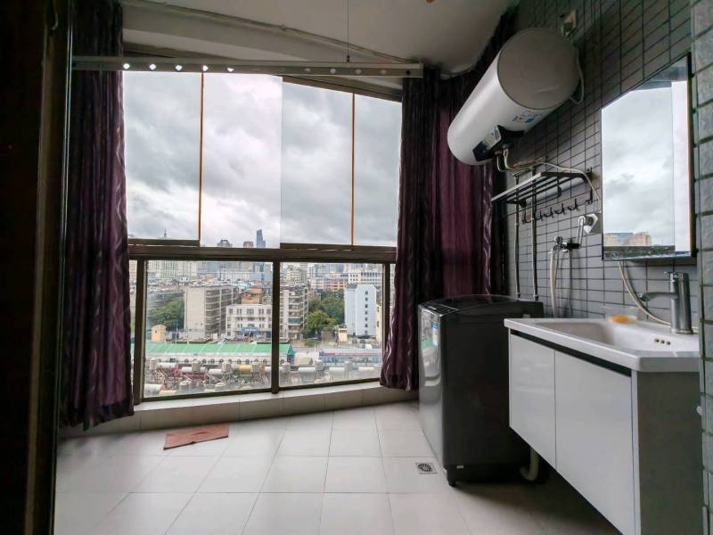 2室2廳2陽臺 世紀(jì)俊園陽臺