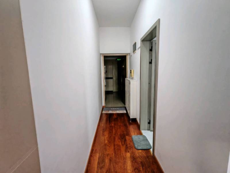 2室2廳2陽臺 世紀(jì)俊園門廳