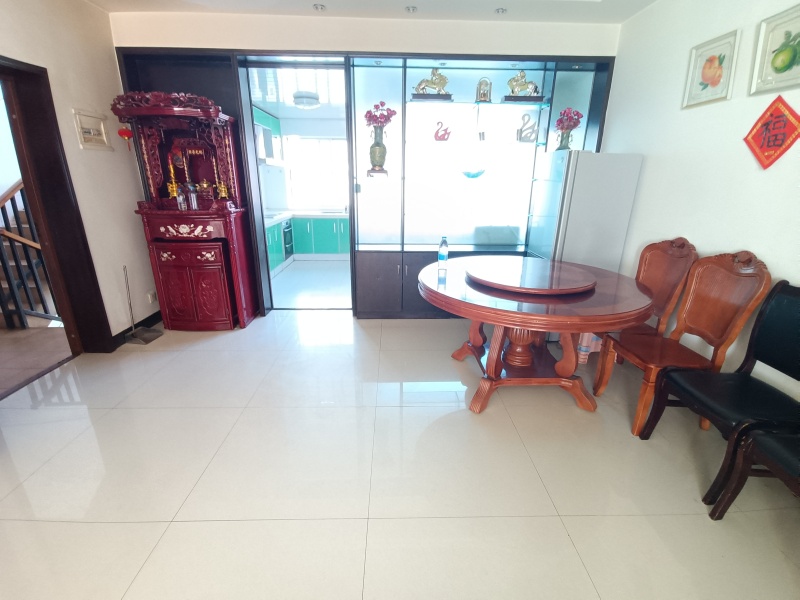 4室2廳1陽臺 佳湖花園餐廳