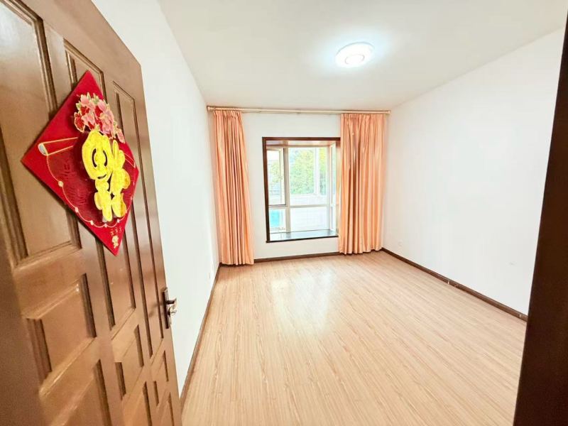 3室2廳2陽臺 龍溪花園臥室