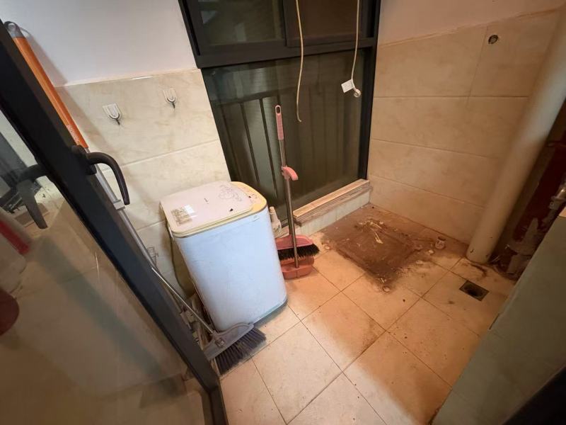 4室2廳1陽臺 萬宏國際一期陽臺