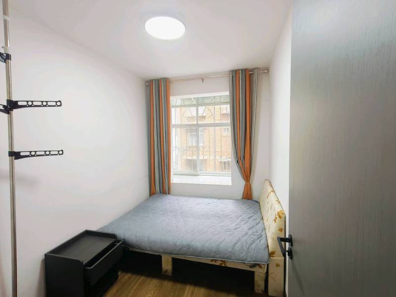 3室2廳1陽(yáng)臺(tái) 大東新村2號(hào)臥室