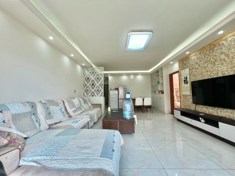 3室2廳1陽臺 春城慧谷二期客廳