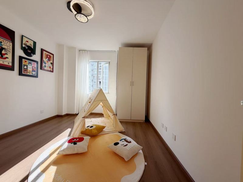 4室2廳2陽臺 世紀城玉春苑臥室