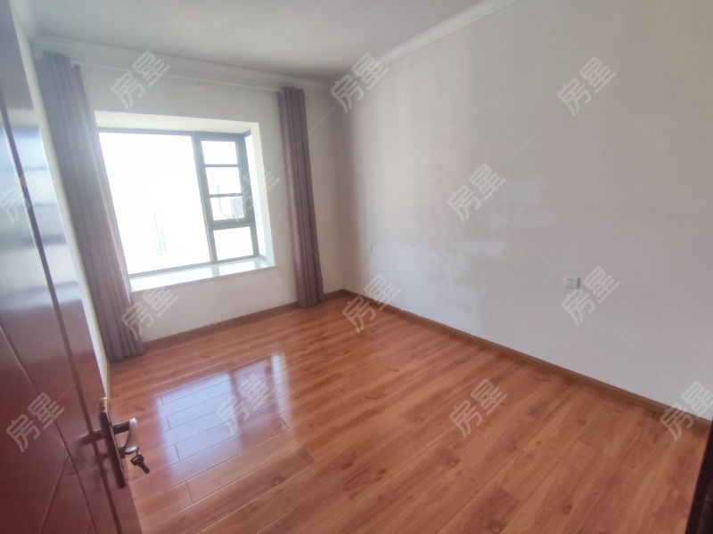 3室2廳2陽臺(tái) 萬宏國際三期臥室