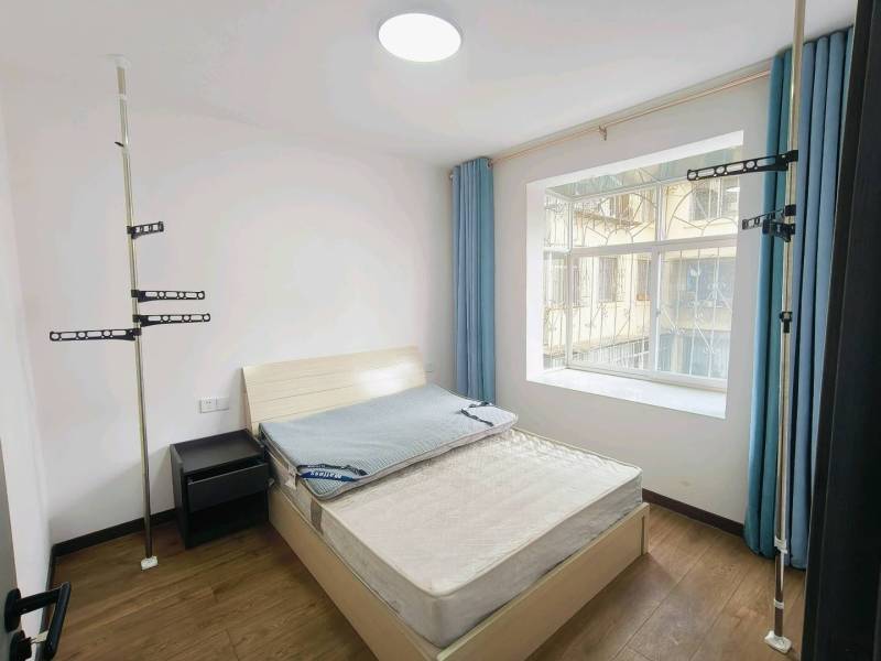 3室2廳1陽(yáng)臺(tái) 大東新村2號(hào)臥室