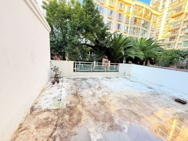 3室2廳2陽臺 龍溪花園自家花園