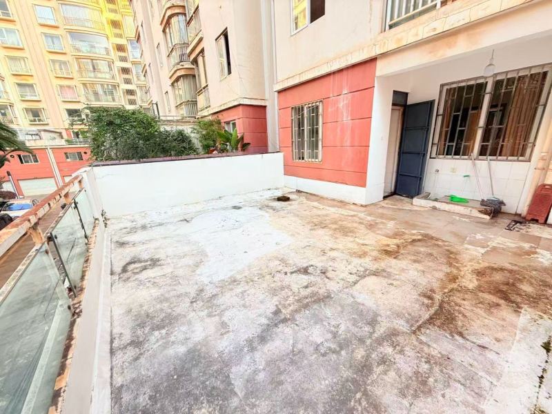 3室2廳2陽臺 龍溪花園自家花園