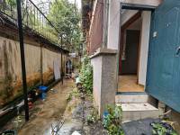 3室2廳1陽(yáng)臺(tái) 省化工研究院宿舍（東風(fēng)東路120號(hào)、東風(fēng)東路122號(hào)）自家花園