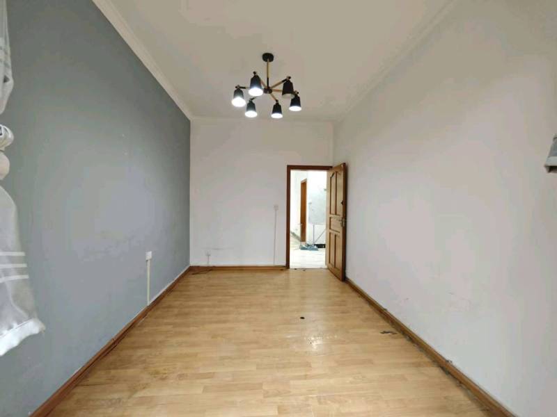 3室2廳1陽(yáng)臺(tái) 省化工研究院宿舍（東風(fēng)東路120號(hào)、東風(fēng)東路122號(hào)）臥室