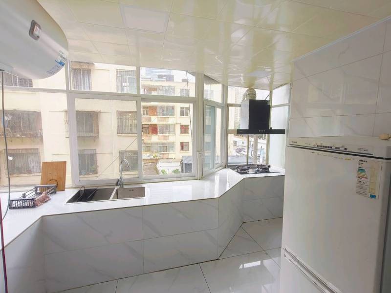 3室2廳1陽(yáng)臺(tái) 大東新村2號(hào)廚房