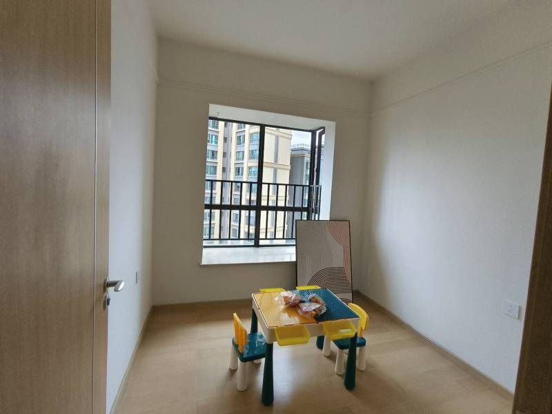 3室2廳1陽臺 金域緹香臥室