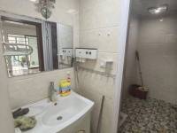 2室2廳1陽臺 潤城十一區(qū)衛(wèi)生間