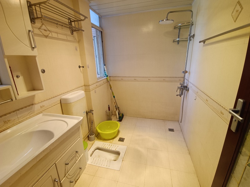 4室2廳1陽臺 佳湖花園衛(wèi)生間