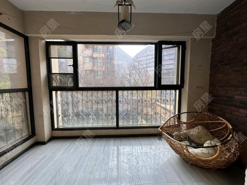 3室2廳2陽(yáng)臺(tái) 銀海白沙郡陽(yáng)臺(tái)