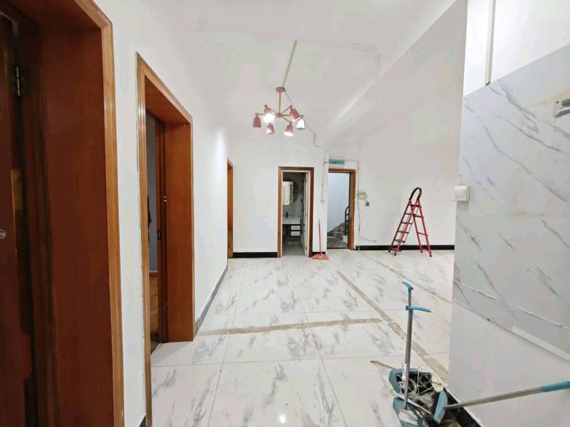 3室2廳1陽(yáng)臺(tái) 省化工研究院宿舍（東風(fēng)東路120號(hào)、東風(fēng)東路122號(hào)）門(mén)廳