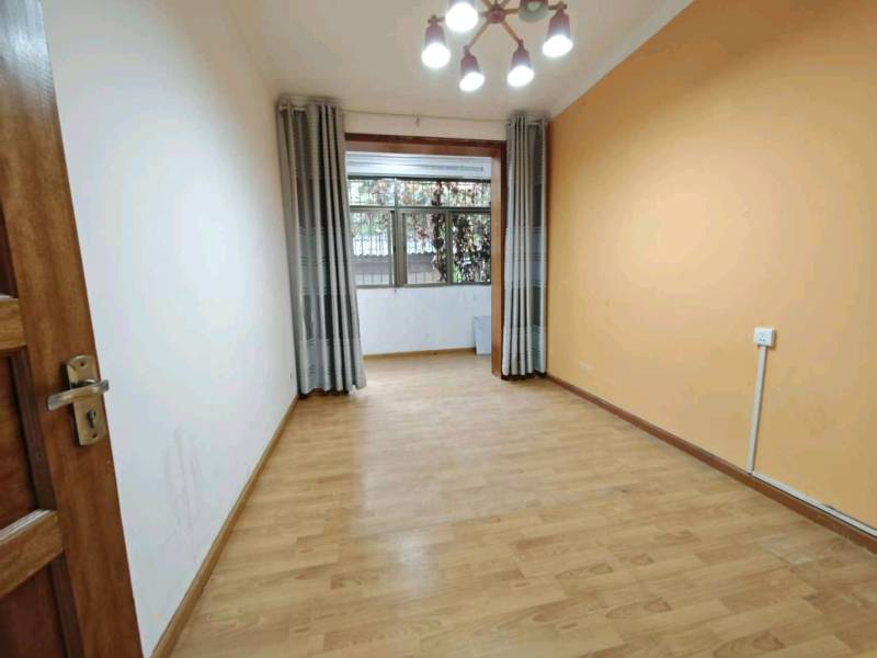 3室2廳1陽(yáng)臺(tái) 省化工研究院宿舍（東風(fēng)東路120號(hào)、東風(fēng)東路122號(hào)）臥室