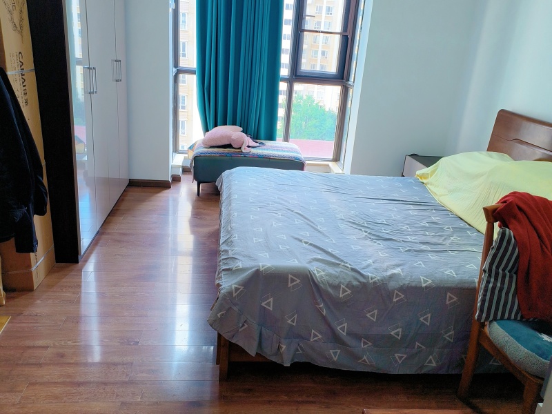 4室2廳2陽臺 和諧世紀(jì)臥室