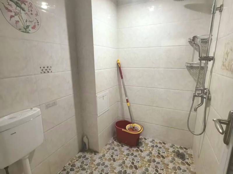 2室2廳1陽臺 潤城十一區(qū)衛(wèi)生間