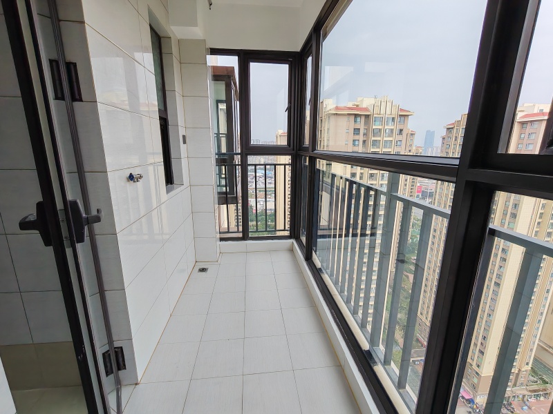 3室2廳2陽臺 金科陽光里陽臺