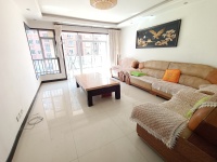 4室2廳1陽臺 佳湖花園客廳