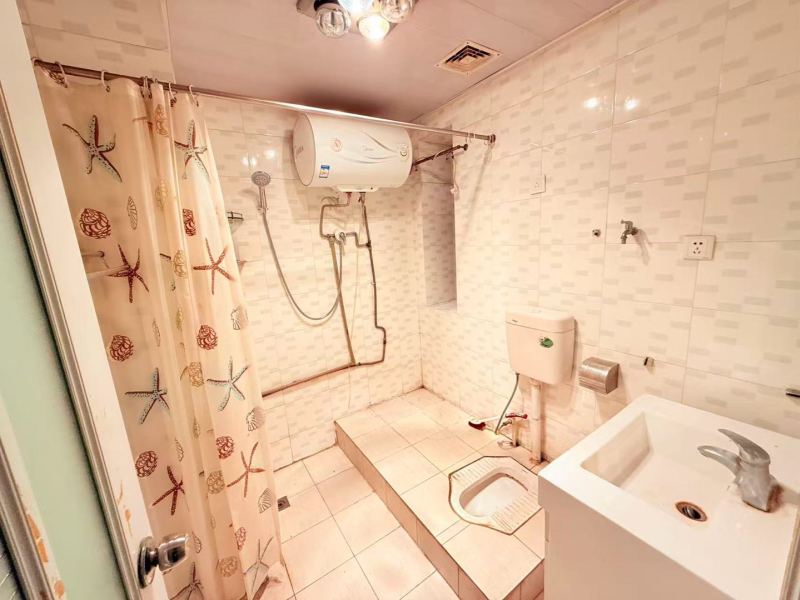 3室2廳2陽臺 龍溪花園衛(wèi)生間