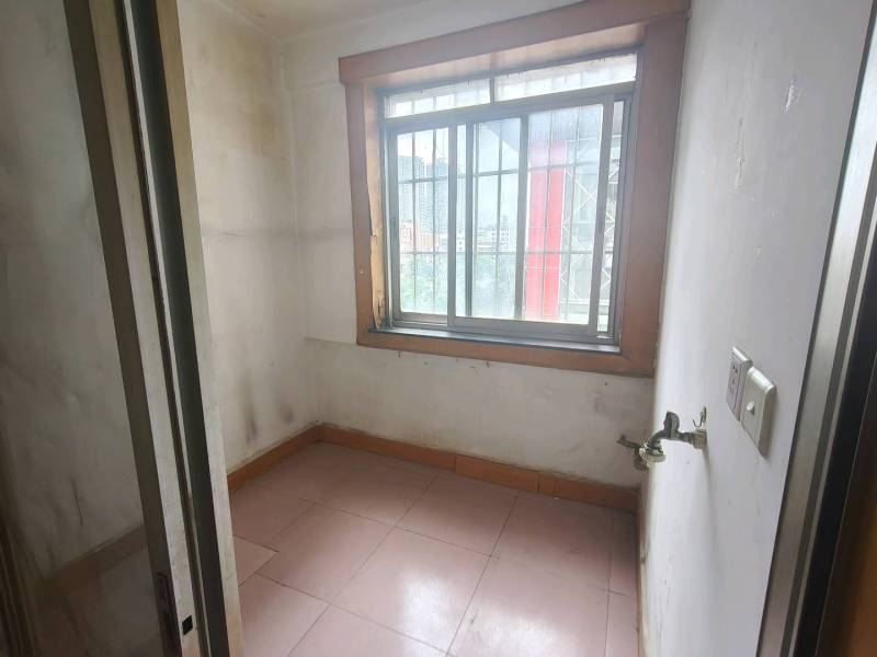 2室2廳1陽臺(tái) 東風(fēng)東路47號(hào)餐廳