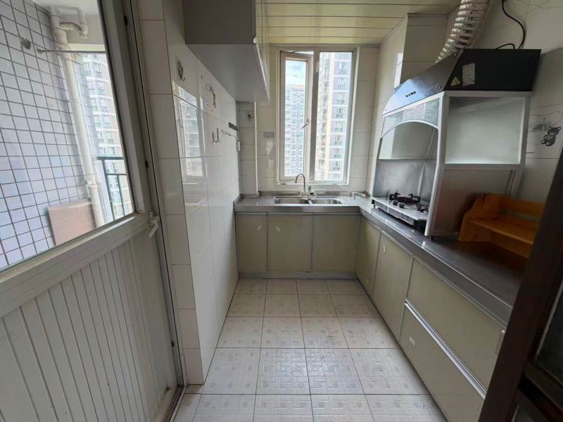 5室2廳2陽(yáng)臺(tái) 世紀(jì)城玉春苑廚房