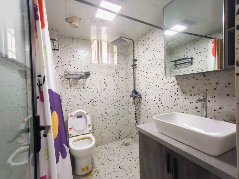 3室2廳1陽(yáng)臺(tái) 大東新村2號(hào)衛(wèi)生間