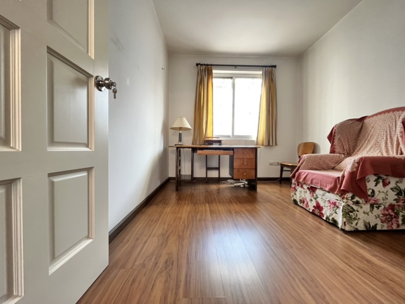 4室2廳1陽臺 船房小區(qū)臥室