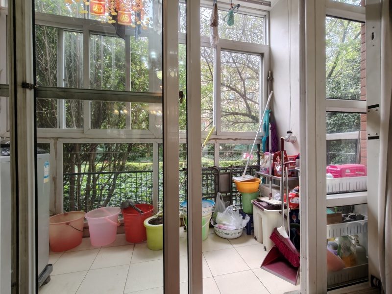 4室2廳3陽臺(tái) 百大國(guó)際花園陽臺(tái)