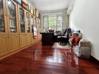 4室2廳3陽臺(tái) 百大國(guó)際花園臥室