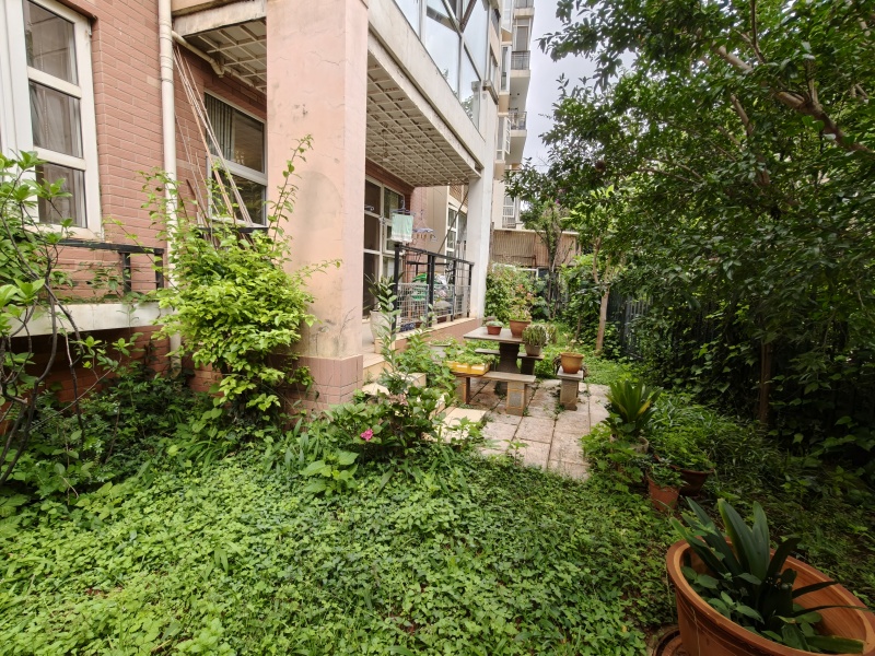 4室2廳3陽臺(tái) 百大國(guó)際花園自家花園