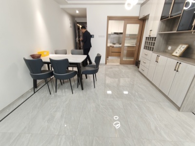 3室2廳2陽臺(tái) 中海云著