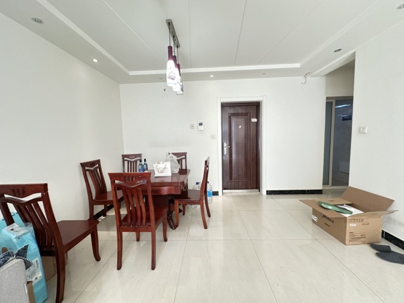 4室2廳1陽(yáng)臺(tái) 錦悅四季花園小區(qū)餐廳