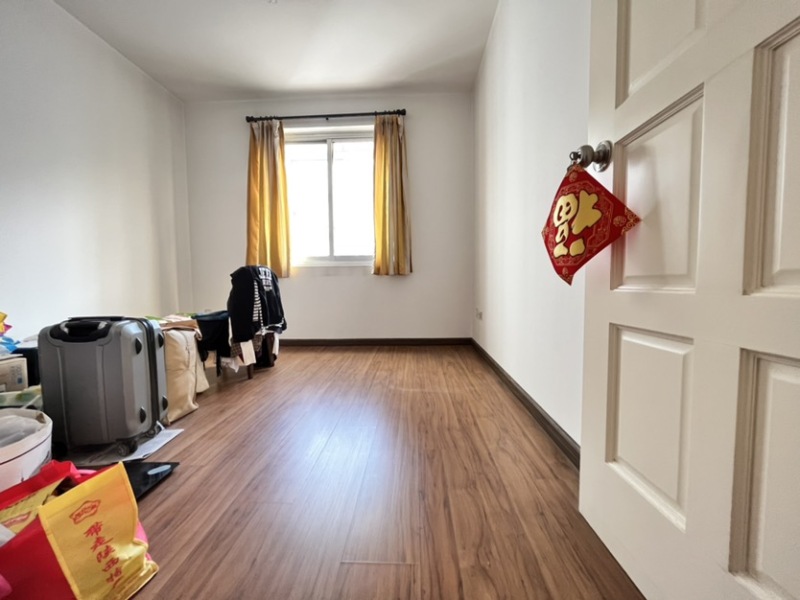 4室2廳1陽臺 船房小區(qū)臥室