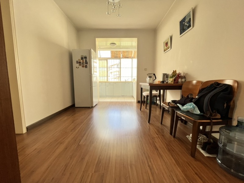 4室2廳1陽臺 船房小區(qū)餐廳