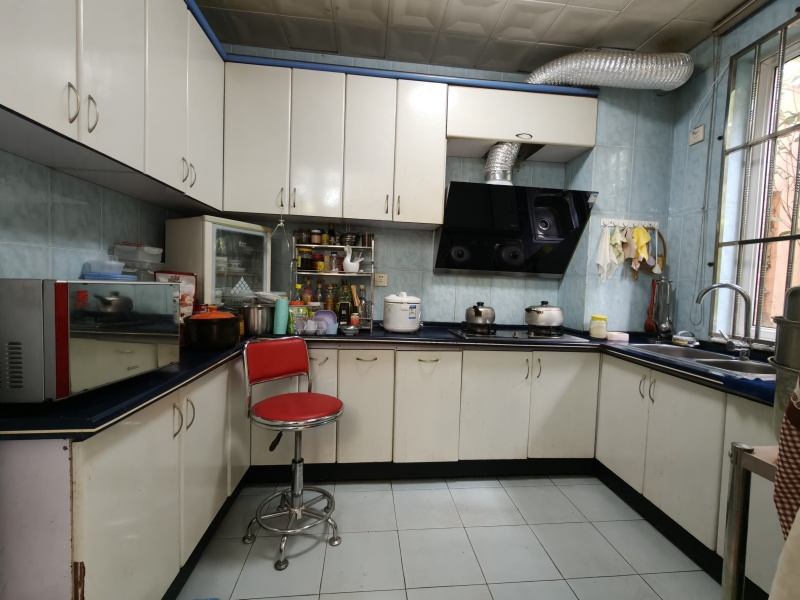 4室2廳3陽臺(tái) 百大國(guó)際花園廚房