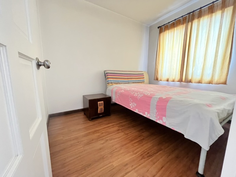 4室2廳1陽臺 船房小區(qū)臥室