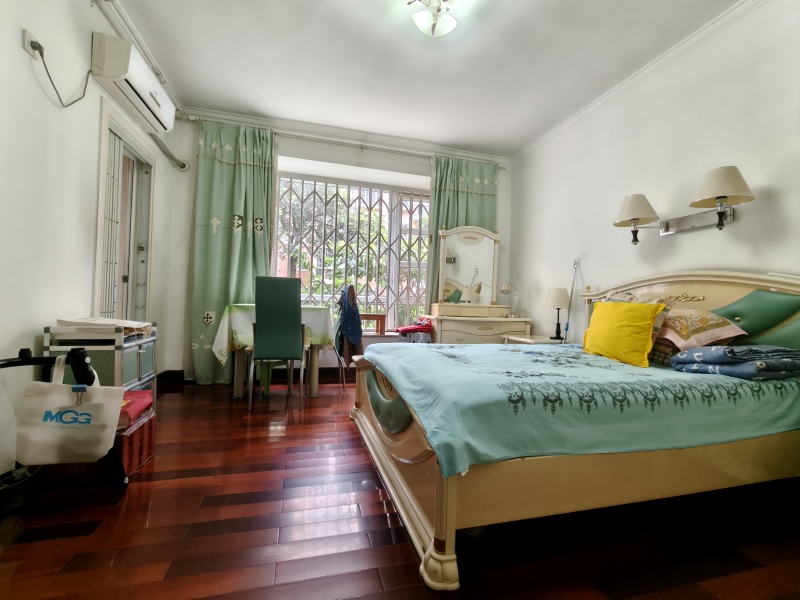 4室2廳3陽臺(tái) 百大國(guó)際花園臥室