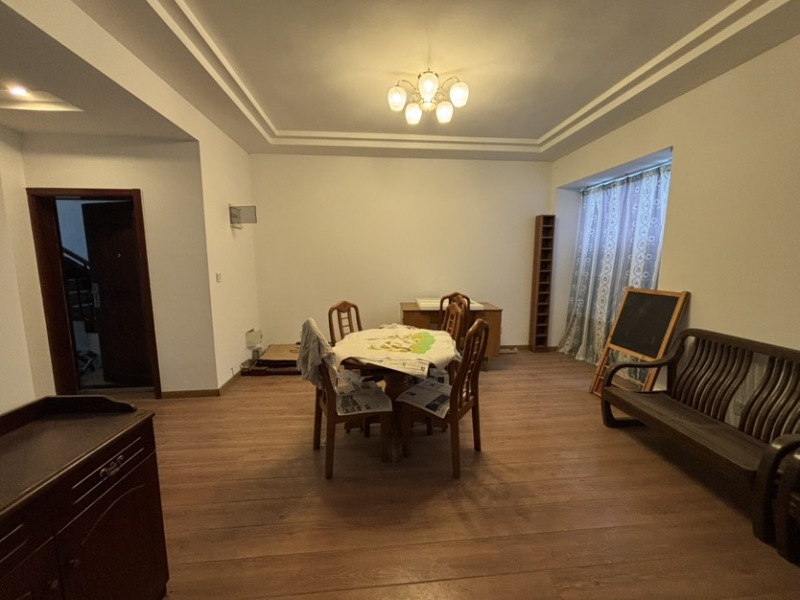 11室1廳1陽臺(tái) 華龍人家餐廳