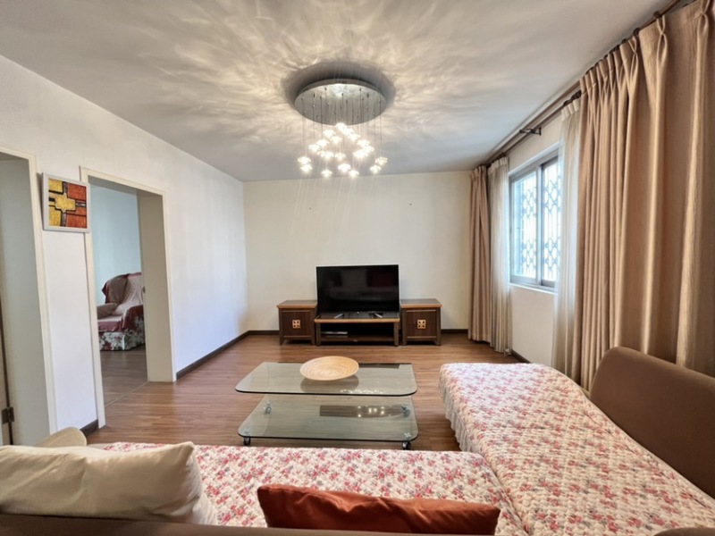 4室2廳1陽臺 船房小區(qū)客廳