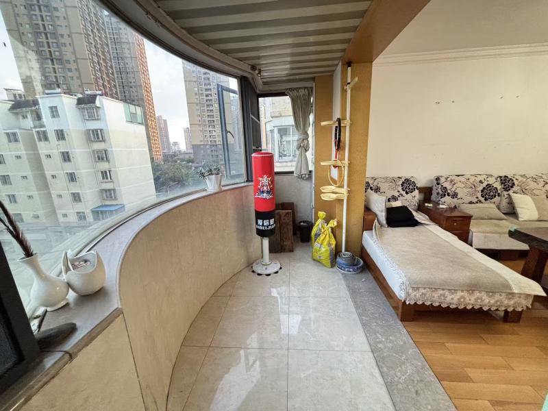 3室2廳2陽臺 云錫花園一期陽臺