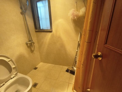 3室2廳1陽(yáng)臺(tái) 金實(shí)小區(qū)