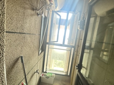 4室2廳1陽(yáng)臺(tái) 醫(yī)大廣場(chǎng)