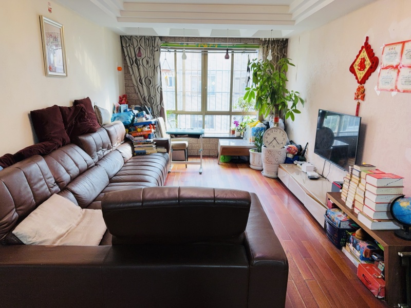 3室2廳2陽臺 月牙塘小區(qū)客廳