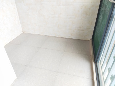 3室2廳1陽臺(tái) 溪畔麗景