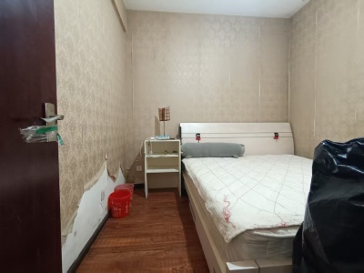 4室2廳 華龍人家