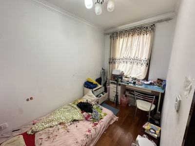 4室2廳1陽(yáng)臺(tái) 月牙塘小區(qū)