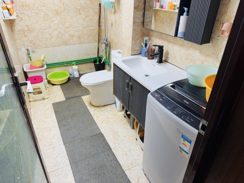 3室2廳2陽臺 月牙塘小區(qū)衛(wèi)生間